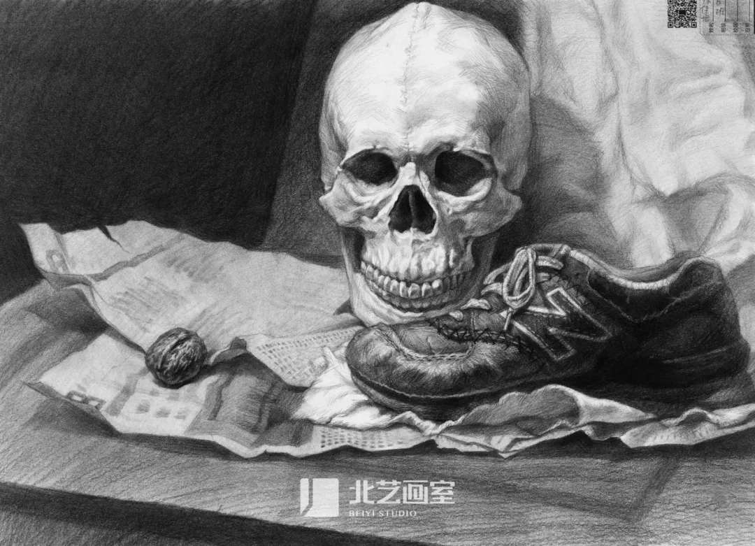 素描静物—骷髅头,鞋子,核桃,纸组合训练作品