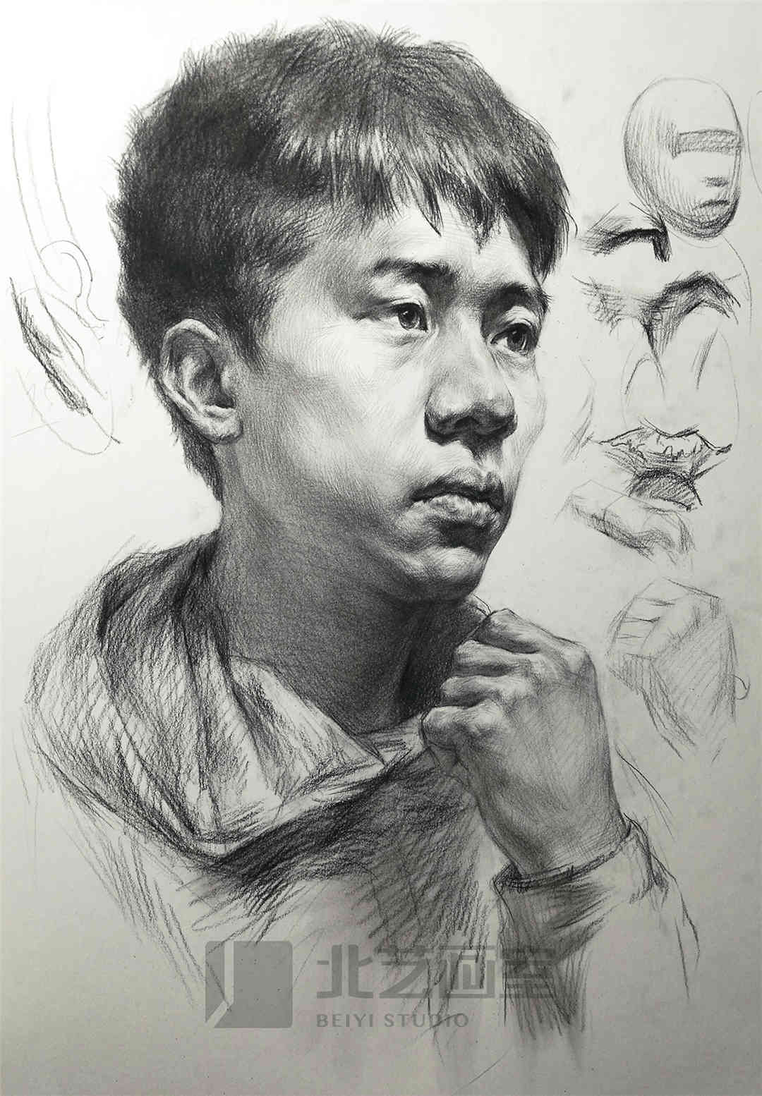 四分之三侧面握拳男青年素描头像作品赏析