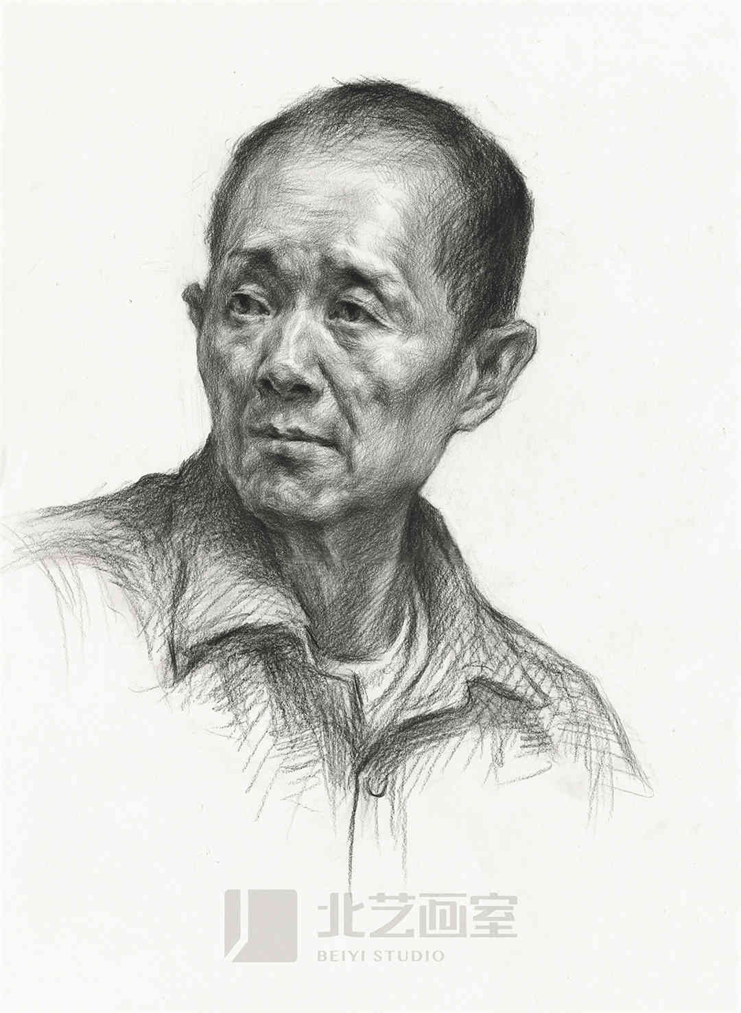 四分之三侧面老年男子素描头像作品赏析