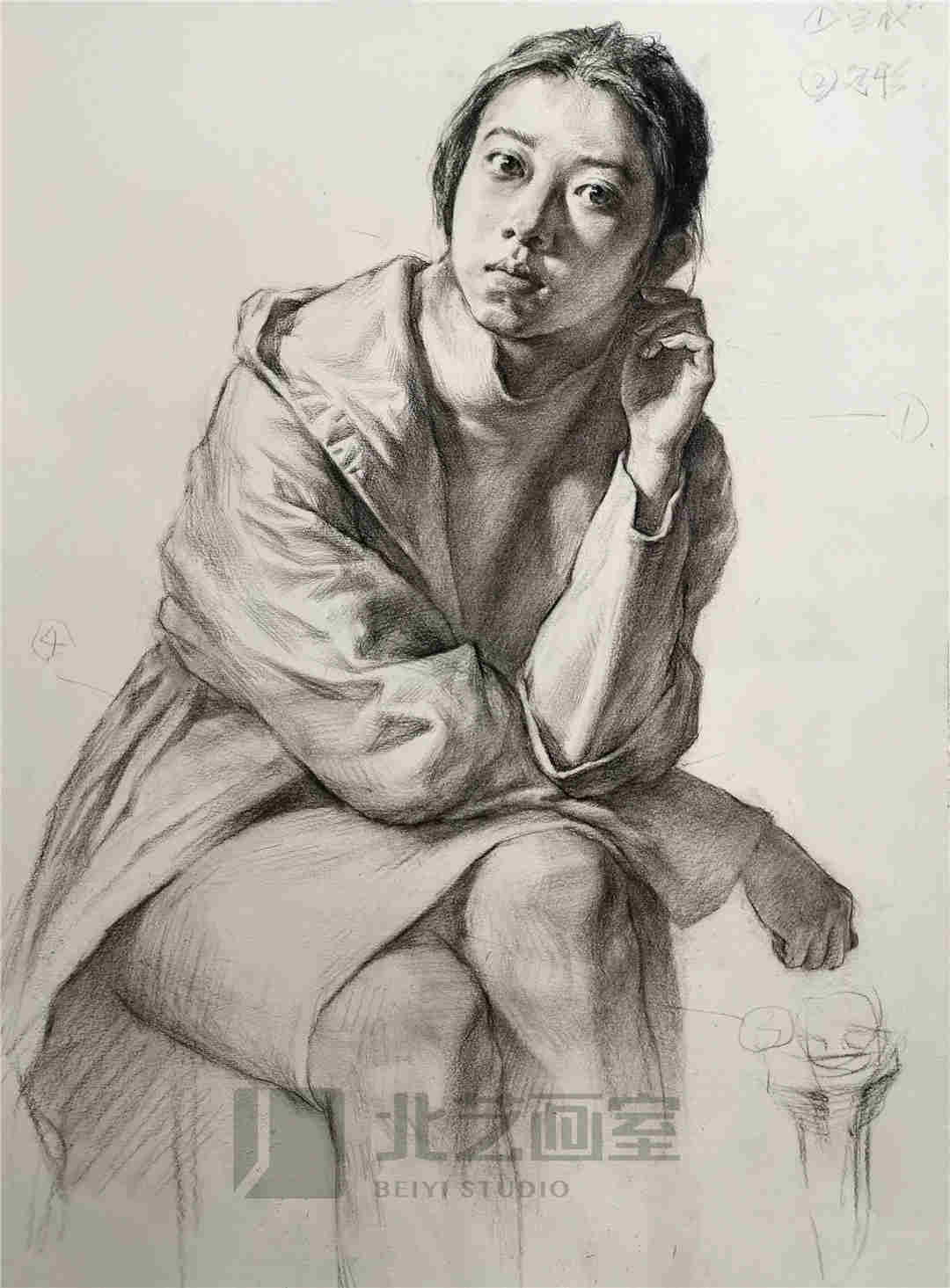 素描半身像作品——穿披肩裙子的女青年正面坐姿