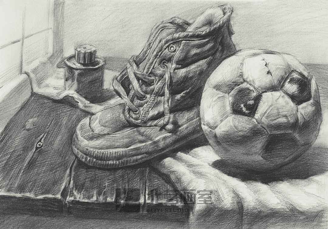 描静物组合作品赏析——鞋子、足球、胶水