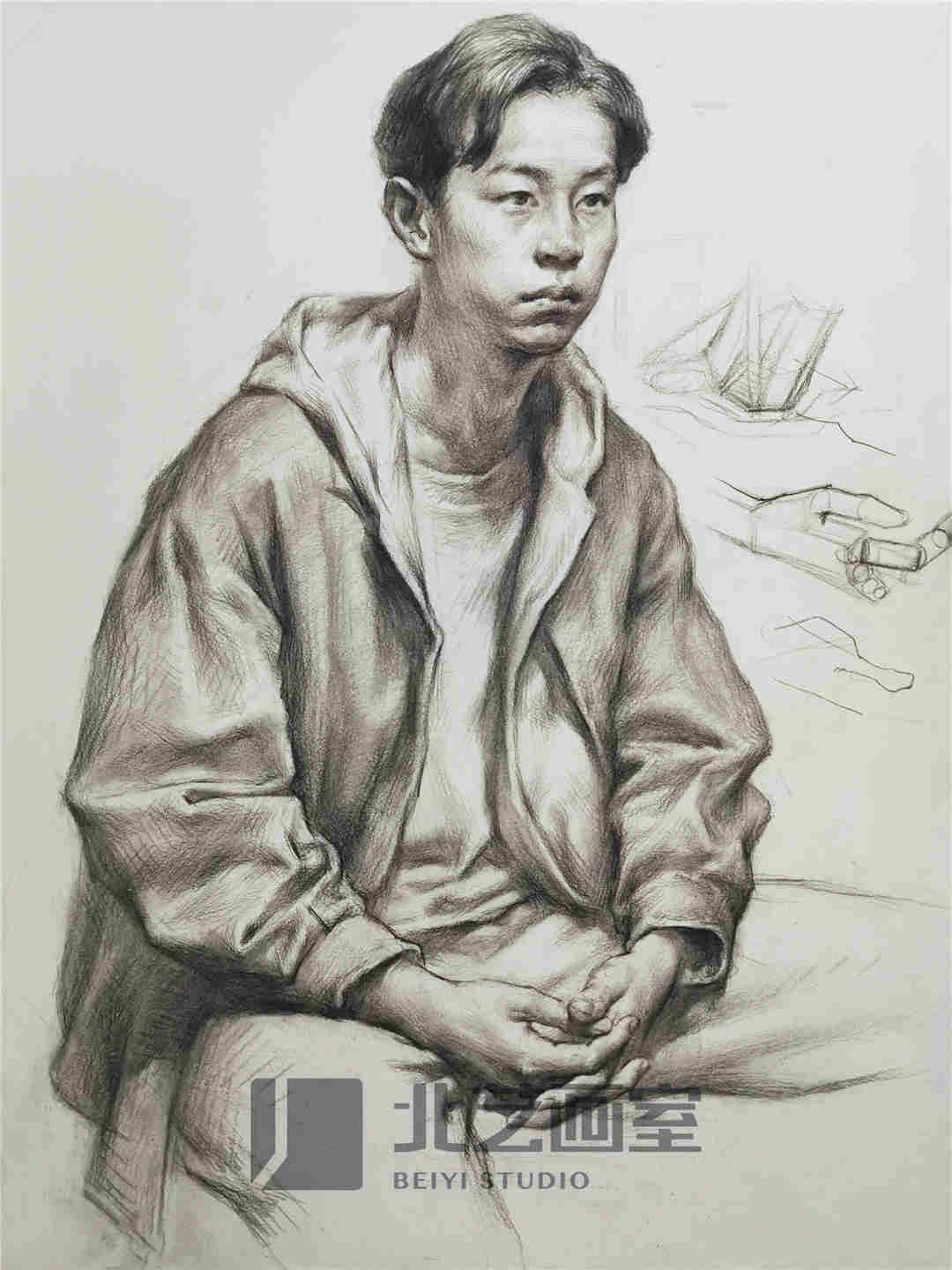 素描半身像作品——双手交叉的男青年四分之三侧面坐姿